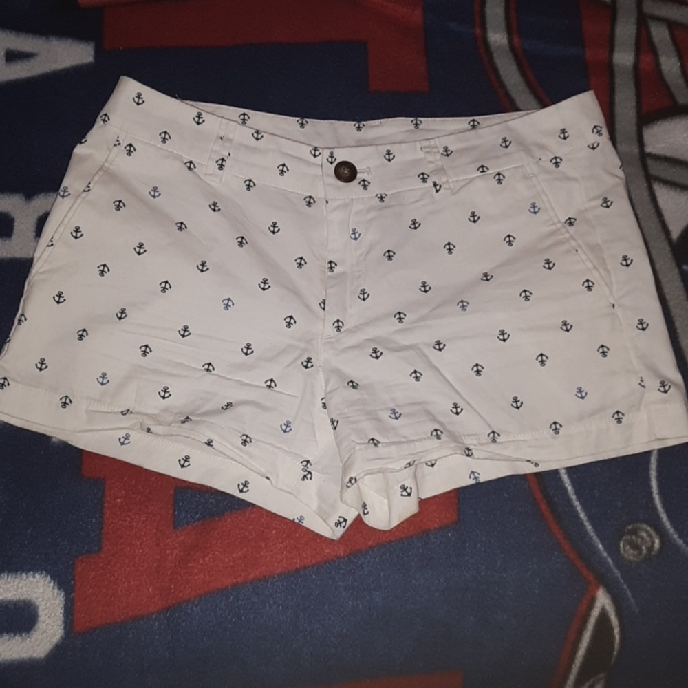 UniQlo white and blue anchor shorts-4